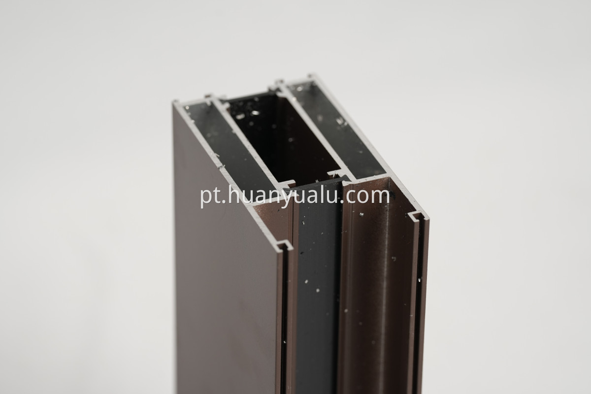 Perfis de isolamento térmico Thermal insulation profiles